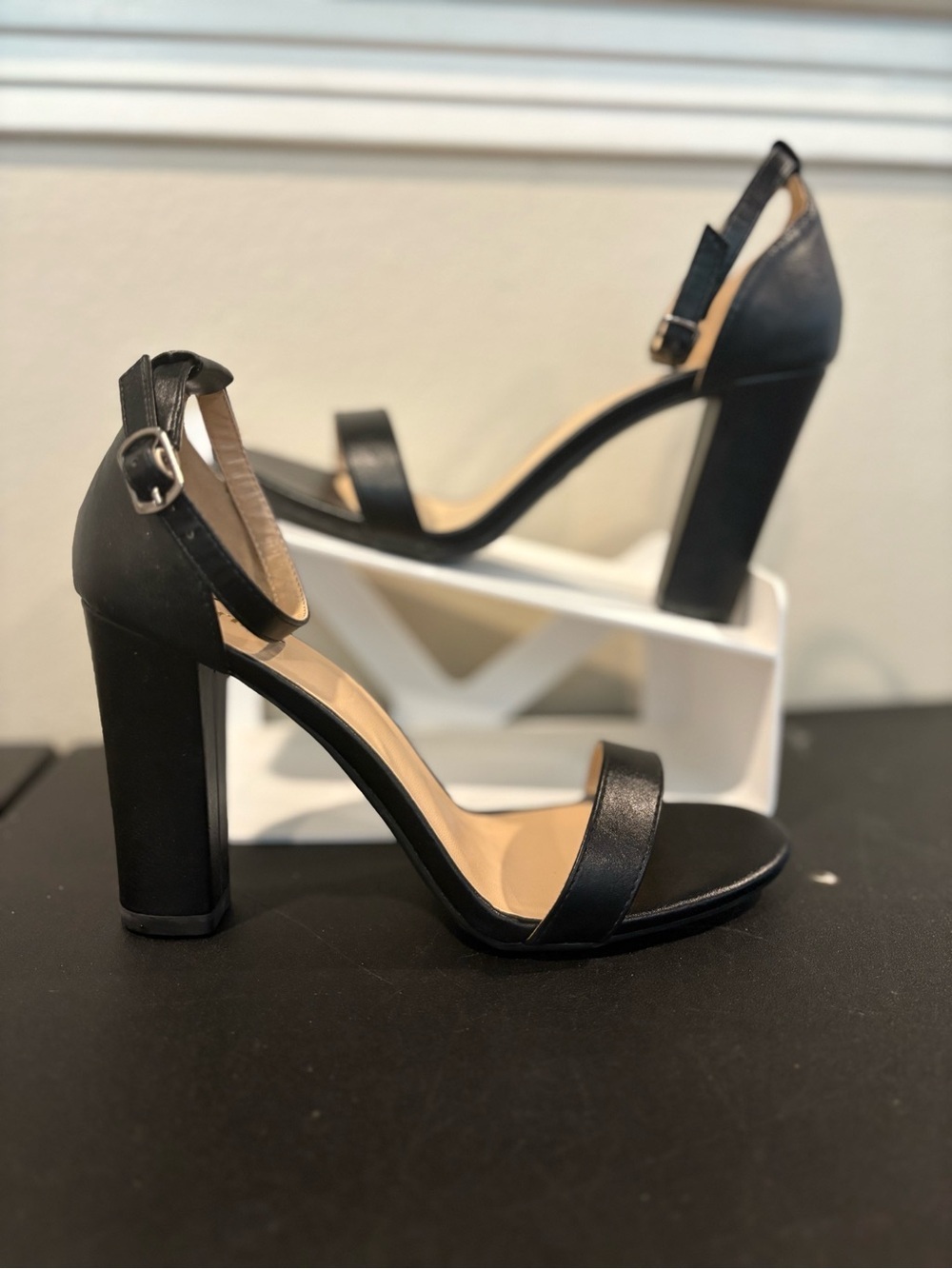 ZriEy Black Strappy 4” Chunky Stiletto Heels Women's Size 8 Ankle Strap